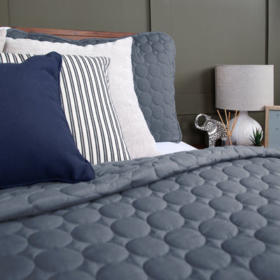 Details and Texture of Southshore Essentials Quilt Set in Steel Blue#color_steel-blue