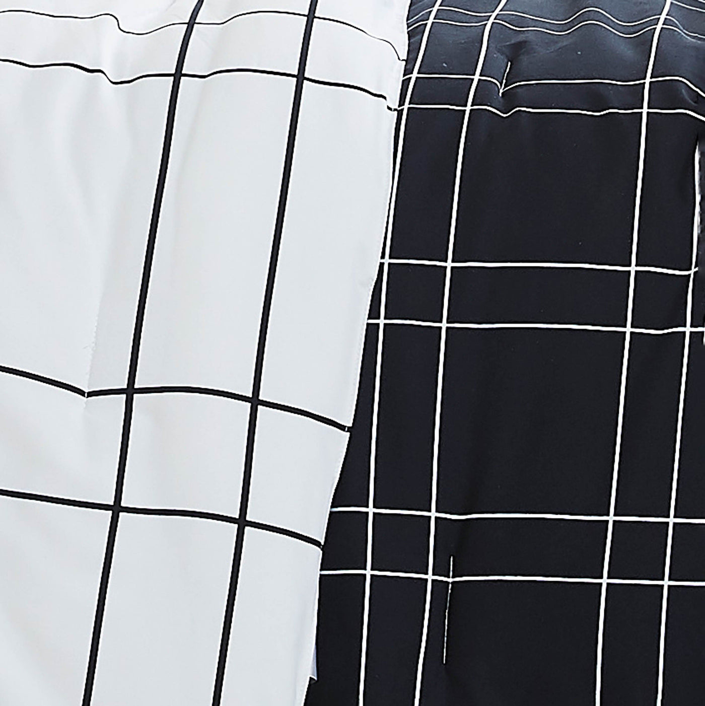 Details and Print Pattern of Urban Grid 5-Piece Comforter Set in black#color_urban-grid-black