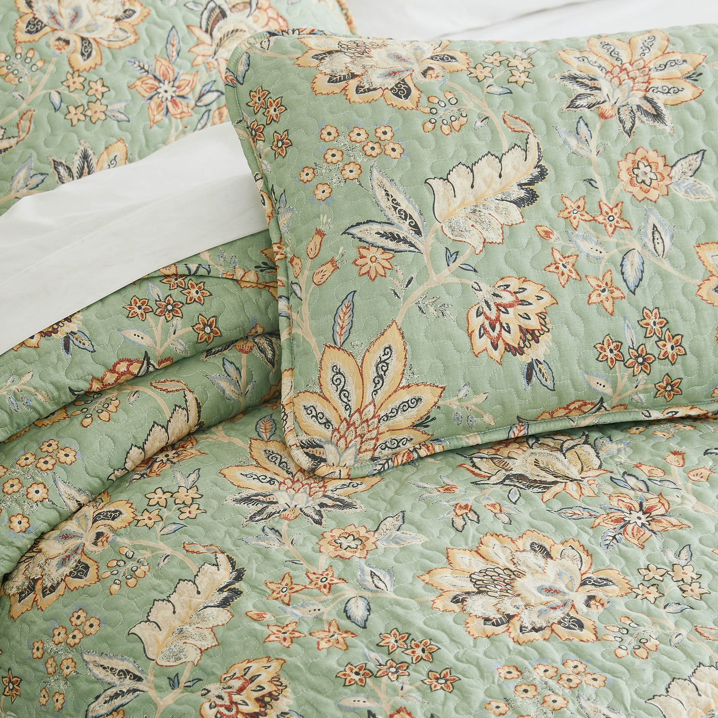 Details and Print Pattern of Jacobean Willow Oversized 7-Piece Quilt Set in green#color_jacobean-willow-green