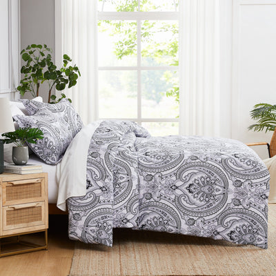 Side View of Pure Melody Comforter Set in black#color_pure-melody-black