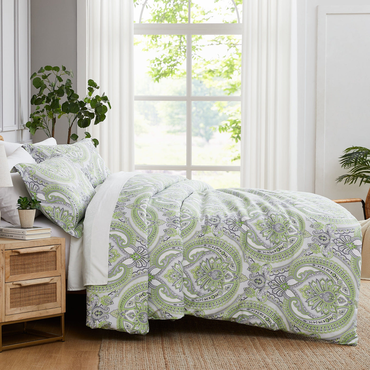 Side View of Pure Melody Comforter Set in green#color_pure-melody-green