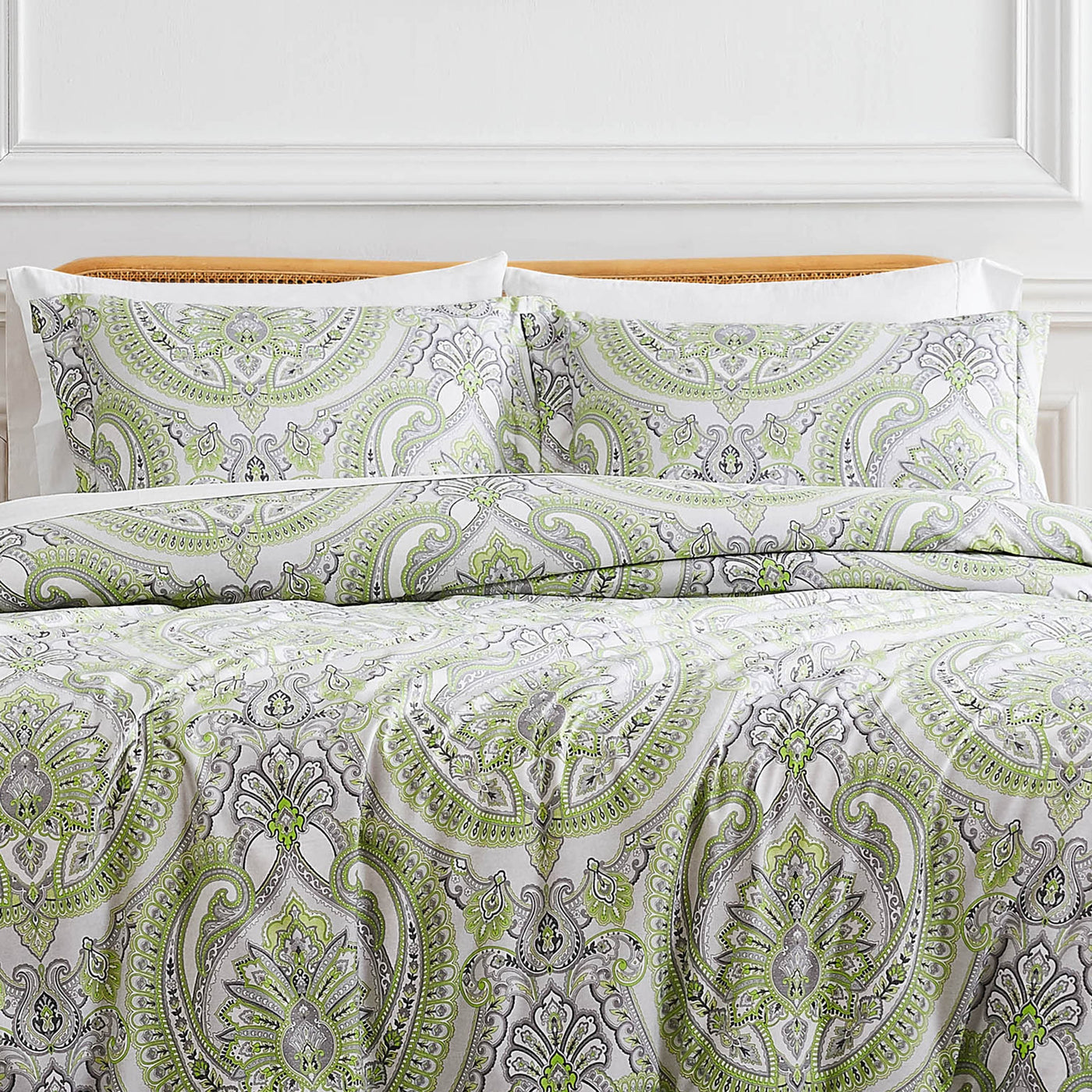 Front View of Pure Melody Comforter Set in green#color_pure-melody-green