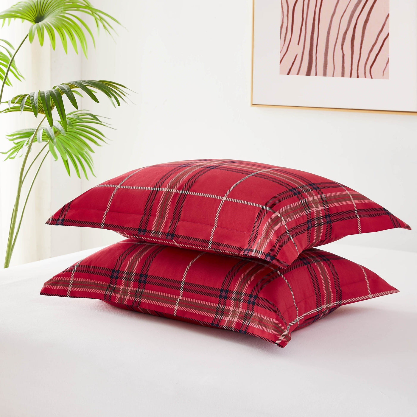 Detailed Shams Image of Vilano Plaid Comforter Set in red#color_plaid-red