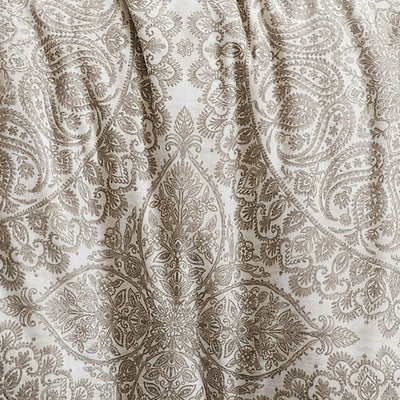 Details and Print Pattern of Ashanti Oversized Duvet Cover Set in bone#color_ashanti-bone