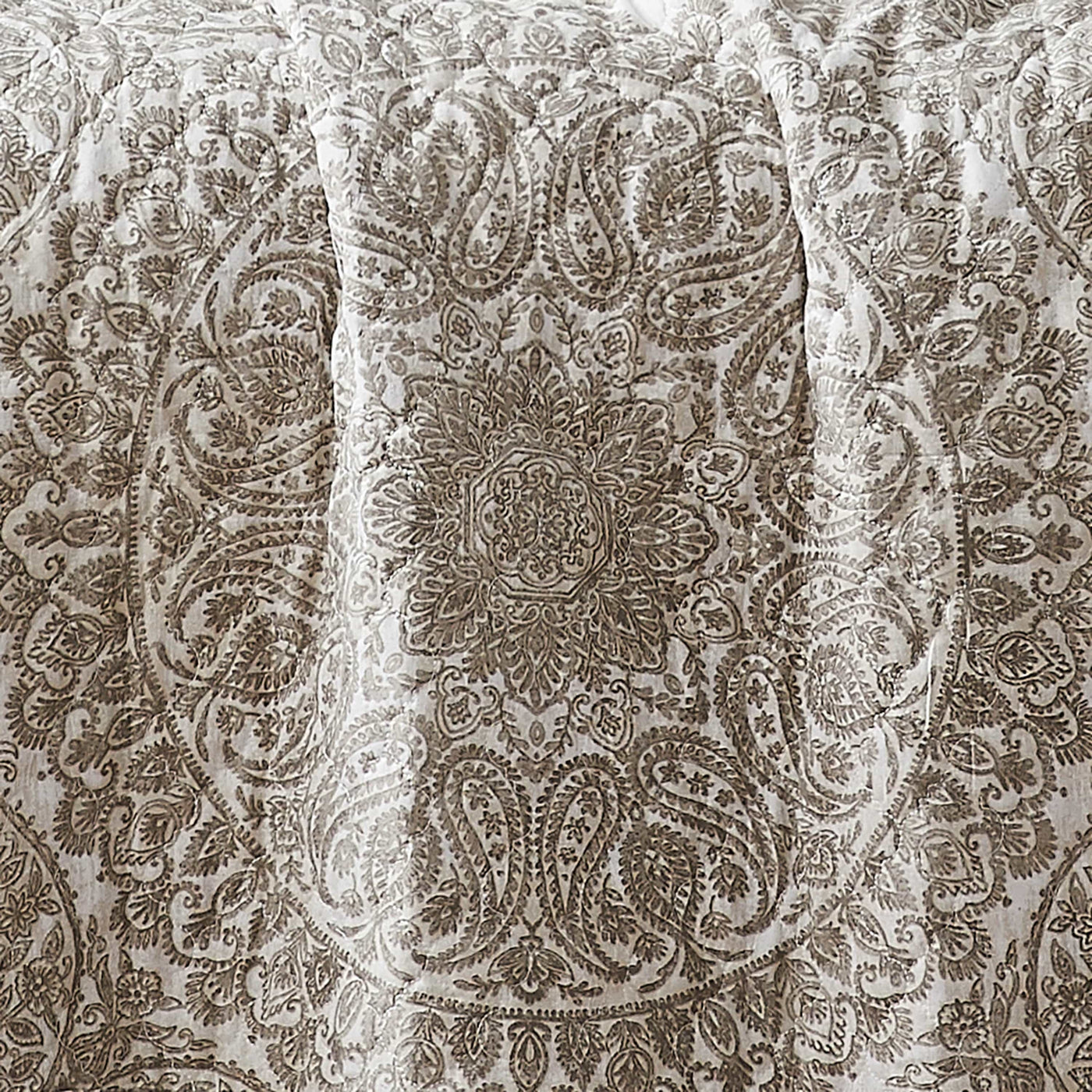 Details and Print Pattern of Ashanti Oversized Quilt Set in Bone#color_ashanti-bone
