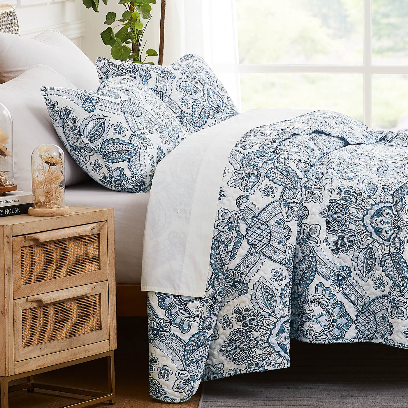 Side View of Enchantment Quilt Set in blue#color_enchantment-blue