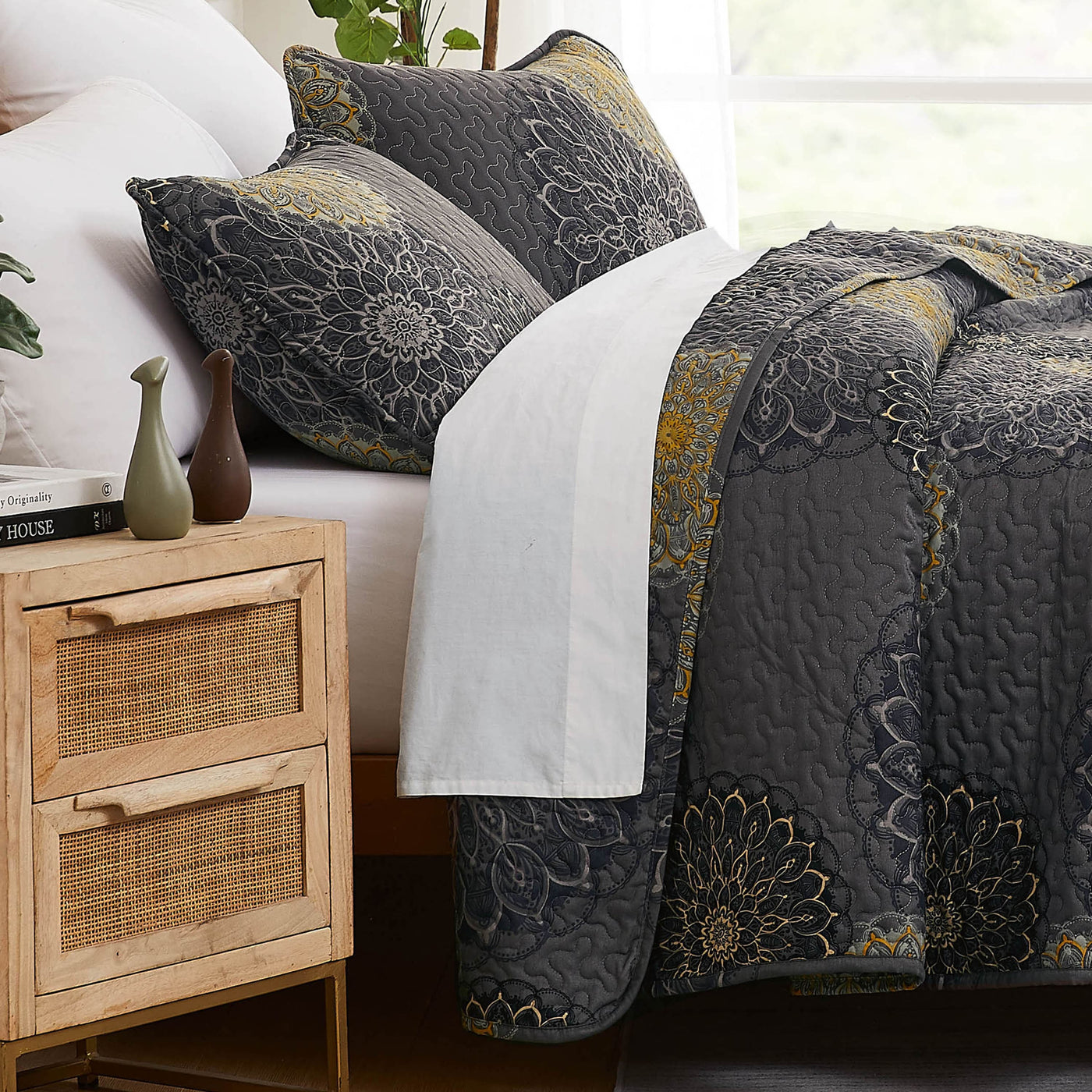 Side View of Vilano Plaid Duvet Cover Set in Grey in grey#color_midnight-floral-black
