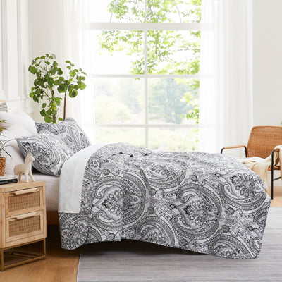 Side View of Pure Melody Quilt Set in black#color_pure-melody-black