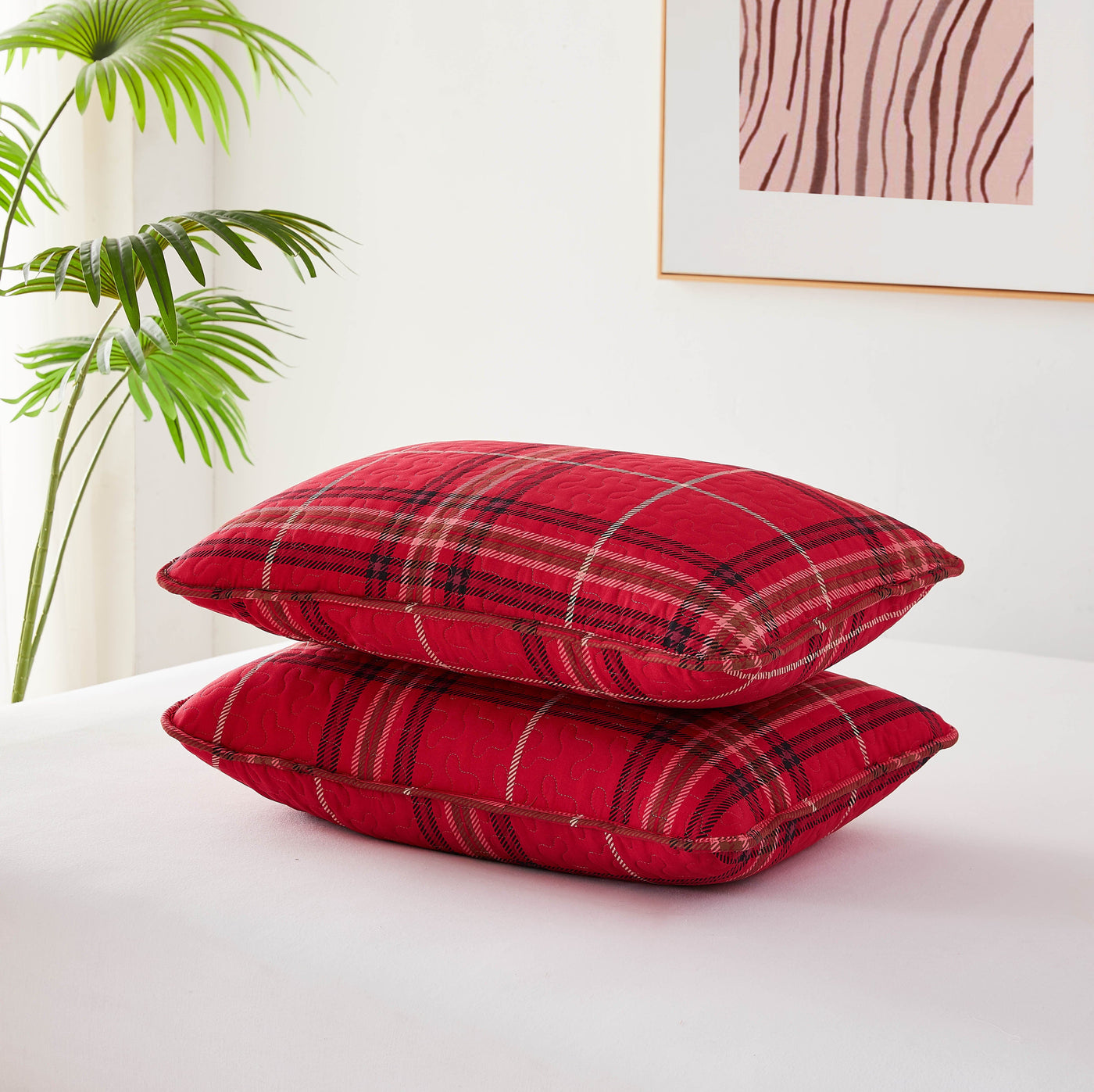 Detailed Shams Image of Vilano Plaid Quilt Set in red#color_plaid-red