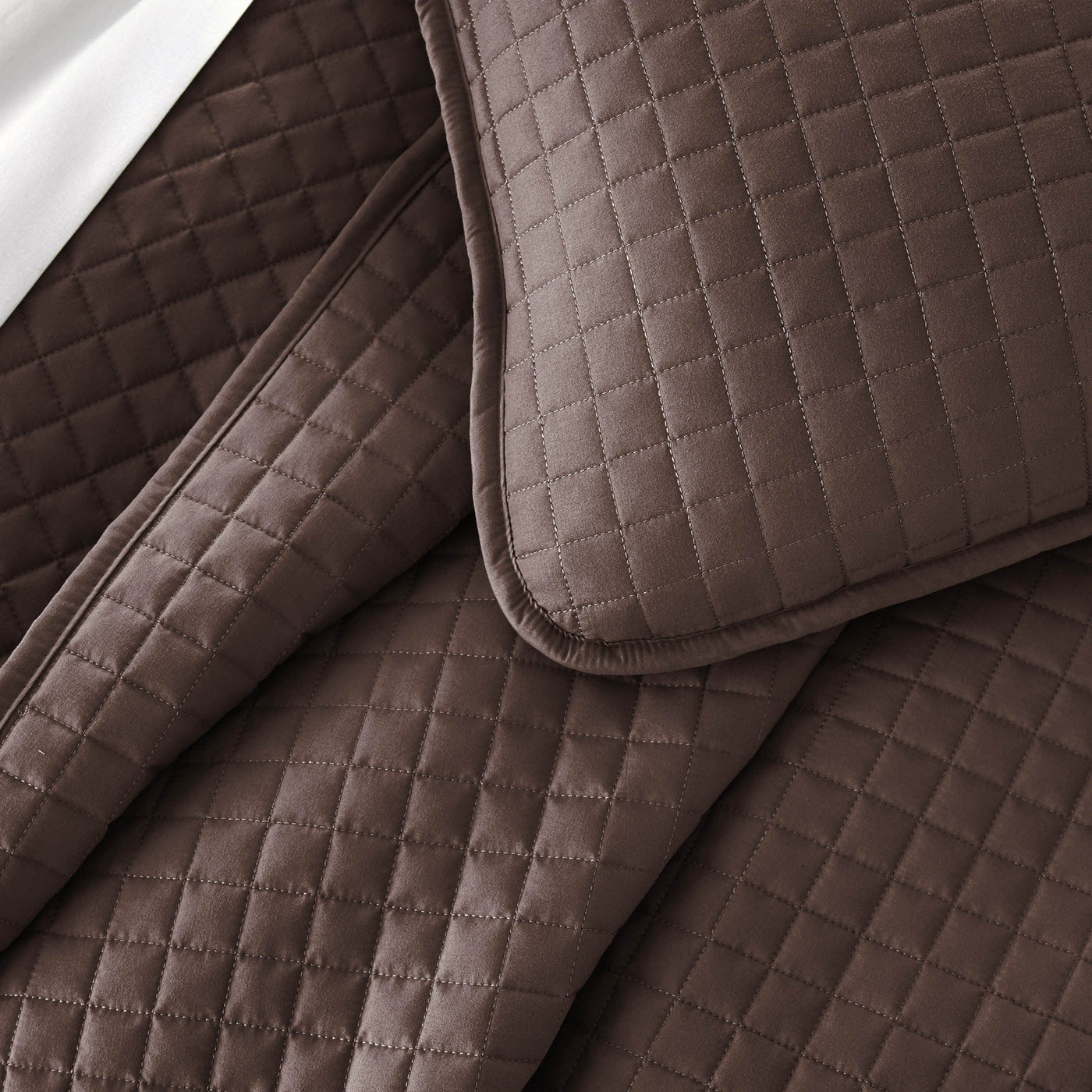 Details of Vilano Oversized Quilt in Chocolate Brown#color_vilano-chocolate-brown