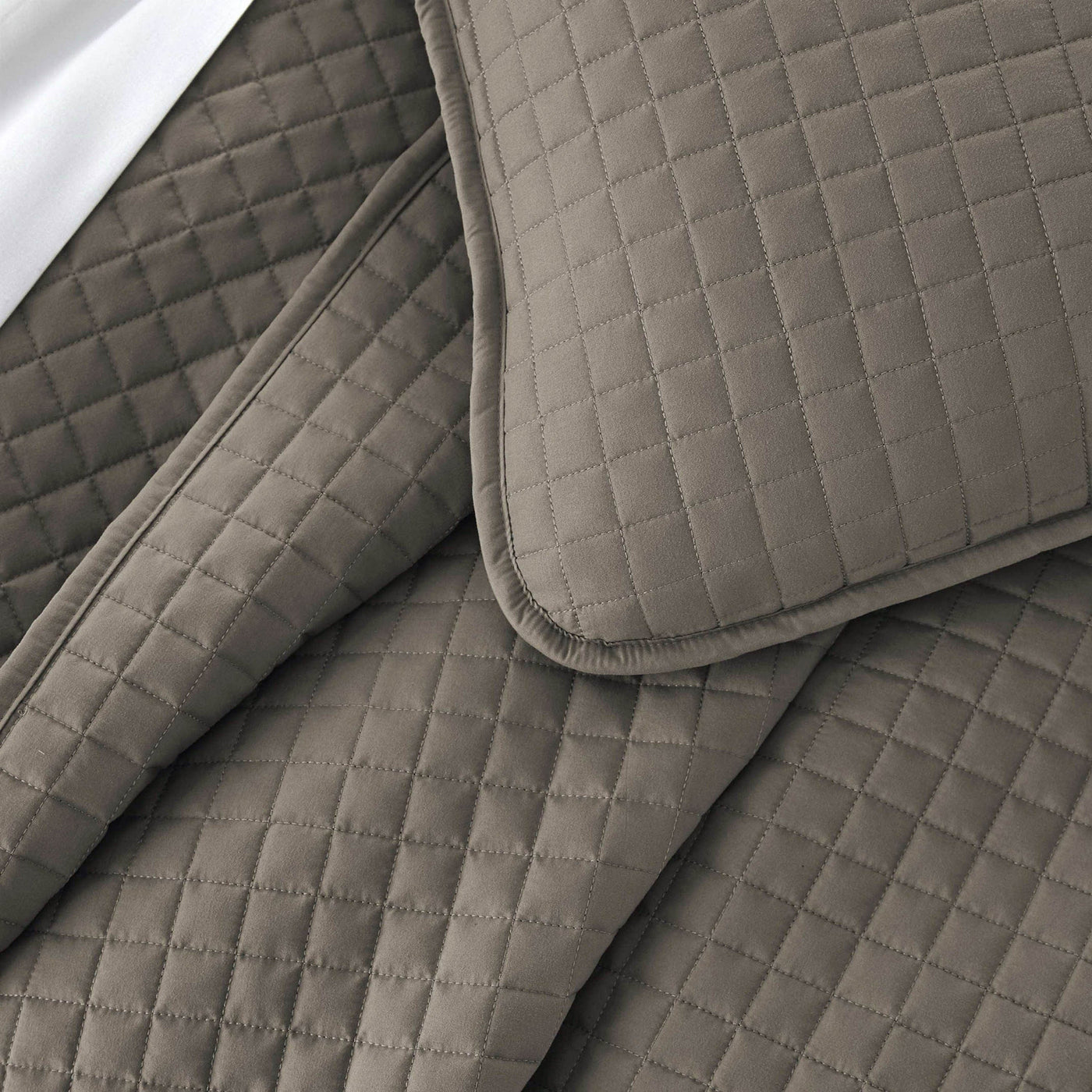 Details and Texture of Vilano Oversized Quilt in Dark Taupe#color_vilano-dark-taupe