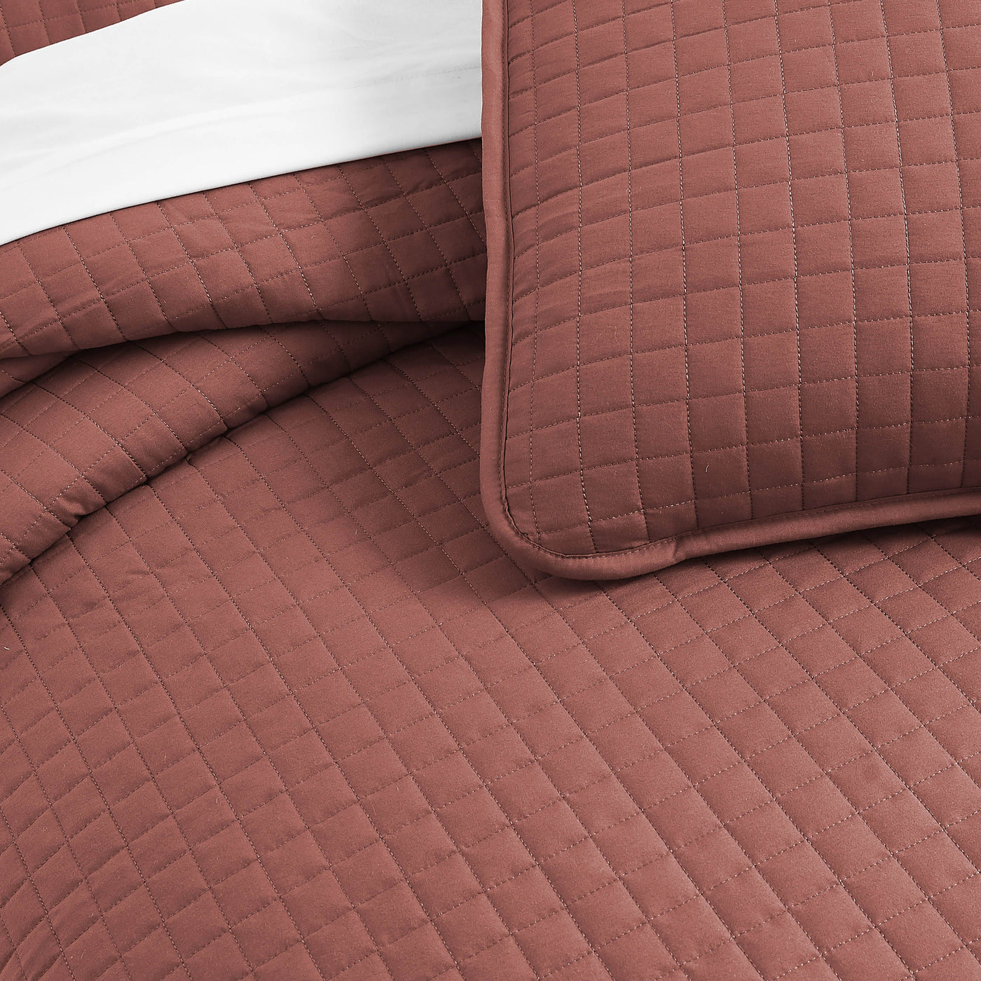 Details and Texture of Vilano Oversized Quilt in Marsala#color_vilano-marsala