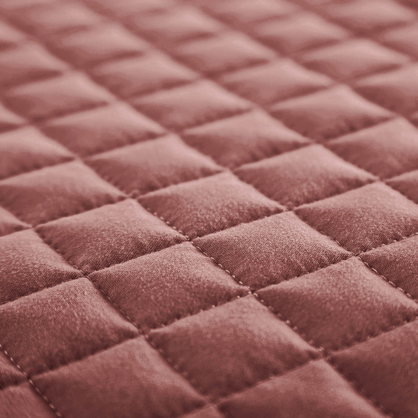 Details and Texture of Vilano Oversized Quilt in Marsala#color_vilano-marsala