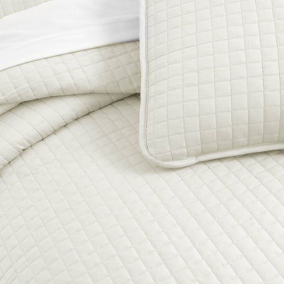 Details and Stitching of Vilano Oversized Quilt Set in Off White#color_vilano-off-white