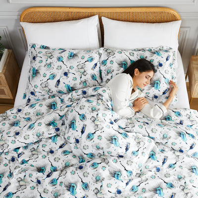 Lady sleeping on bed with Grand Symphony Duvet Cover in blue#color_grand-symphony-blue