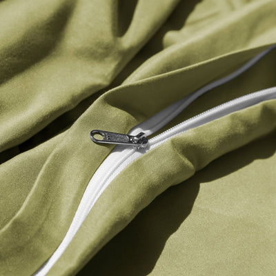 Close Up Image of Zipper Enclosure of Everyday Essentials Duvet Cover Set in Sage Green#color_sage-green