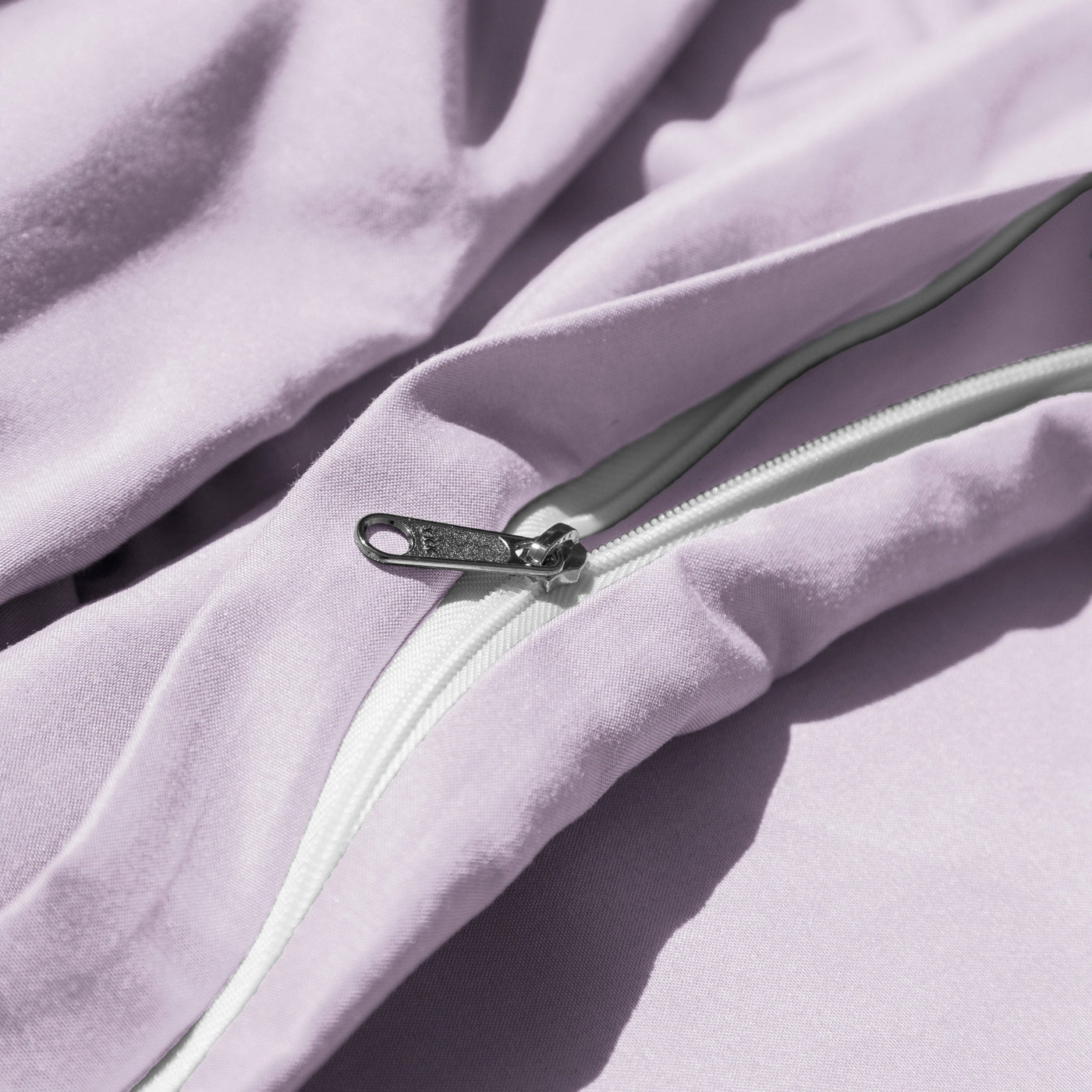 Close Up Image of Zipper Enclosure of Everyday Essentials Duvet Cover Set in Lilac#color_lilac