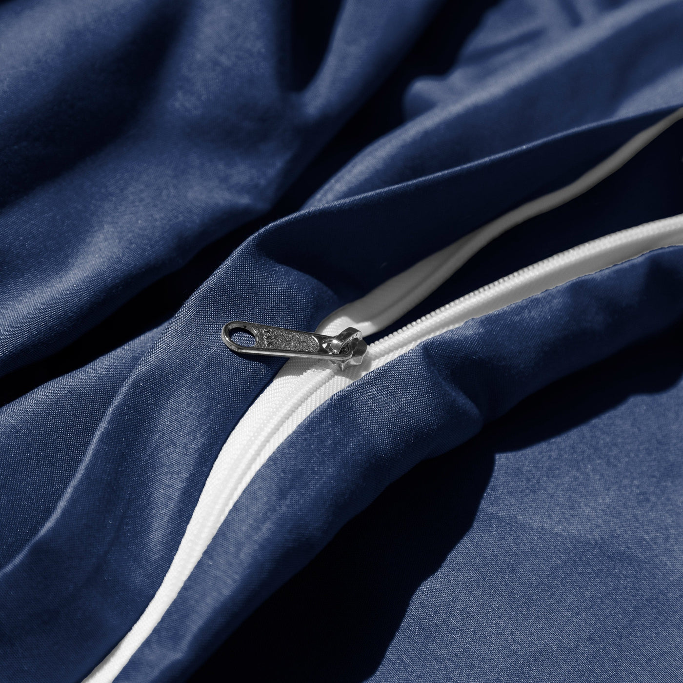 Close Up Image of Zipper Enclosure of Everyday Essentials Duvet Cover Set in Navy Blue#color_navy-blue