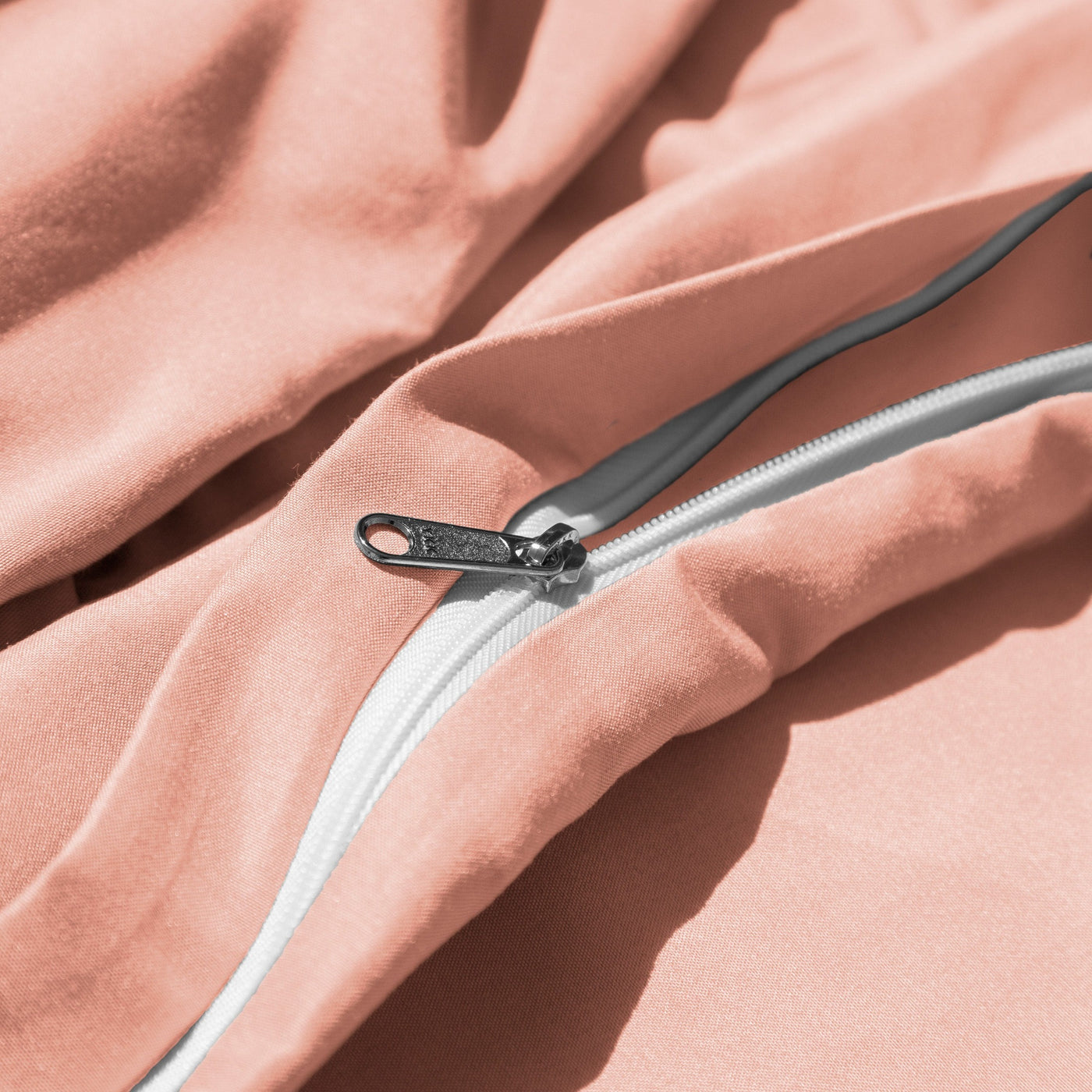 Close Up Image of Zipper Enclosure of Everyday Essentials Duvet Cover Set in Peach#color_peach