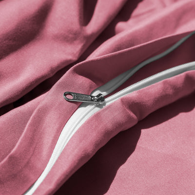 Close Up Image of Zipper Enclosure of Everyday Essentials Duvet Cover Set in Rose#color_rose