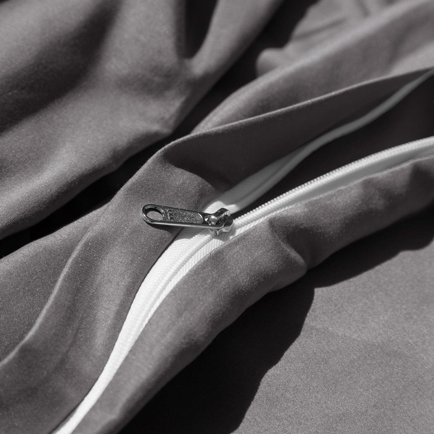 Close Up Image of Zipper Enclosure of Everyday Essentials Duvet Cover Set in Slate#color_slate
