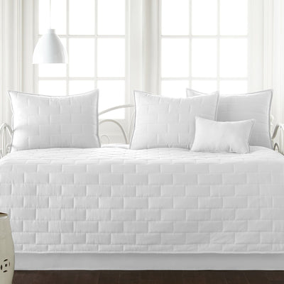 Front View of Brickyard 6-Piece Daybed Set Quilt Set in White#color_vilano-bright-white