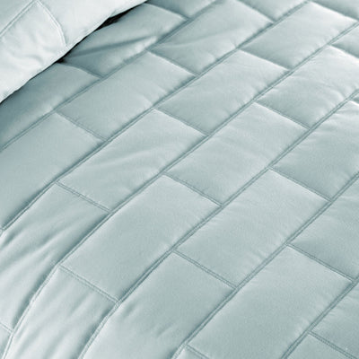 Details and Texture of Brickyard 6-Piece Daybed Set Quilt Set in Sky Blue#color_vilano-sky-blue