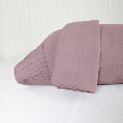 Details and Texture of Vilano Pleated Pillow Cases in Lavender#color_vilano-lavender