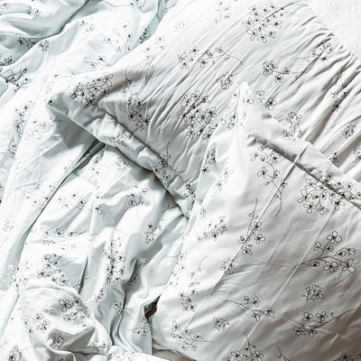 Details and Print Pattern of Sweet Florals Comforter Set in Grey#color_sweet-ballard-blue