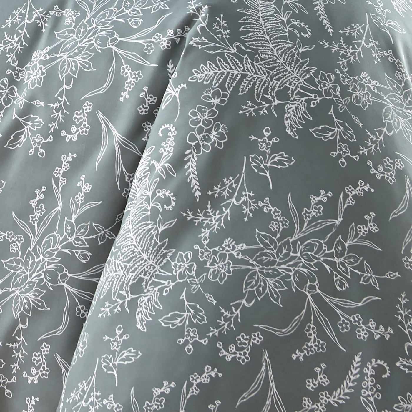 Details and Print Pattern of Winter Brush Reversible Comforter Set in Teal#color_winter-brush-teal