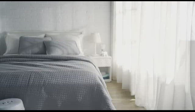 Video of Vilano Oversized Quilt Set Showing Features#color_vilano-steel-gray
