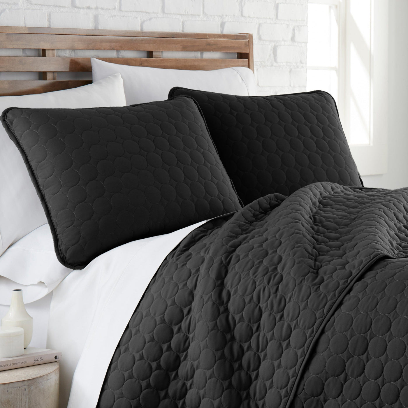 Close Up View of Southshore Essentials Quilt Pillow Shams in Black#color_black