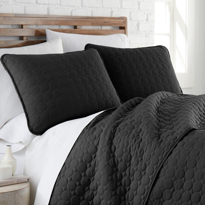 Close Up View of Southshore Essentials Quilt Pillow Shams in Black#color_black