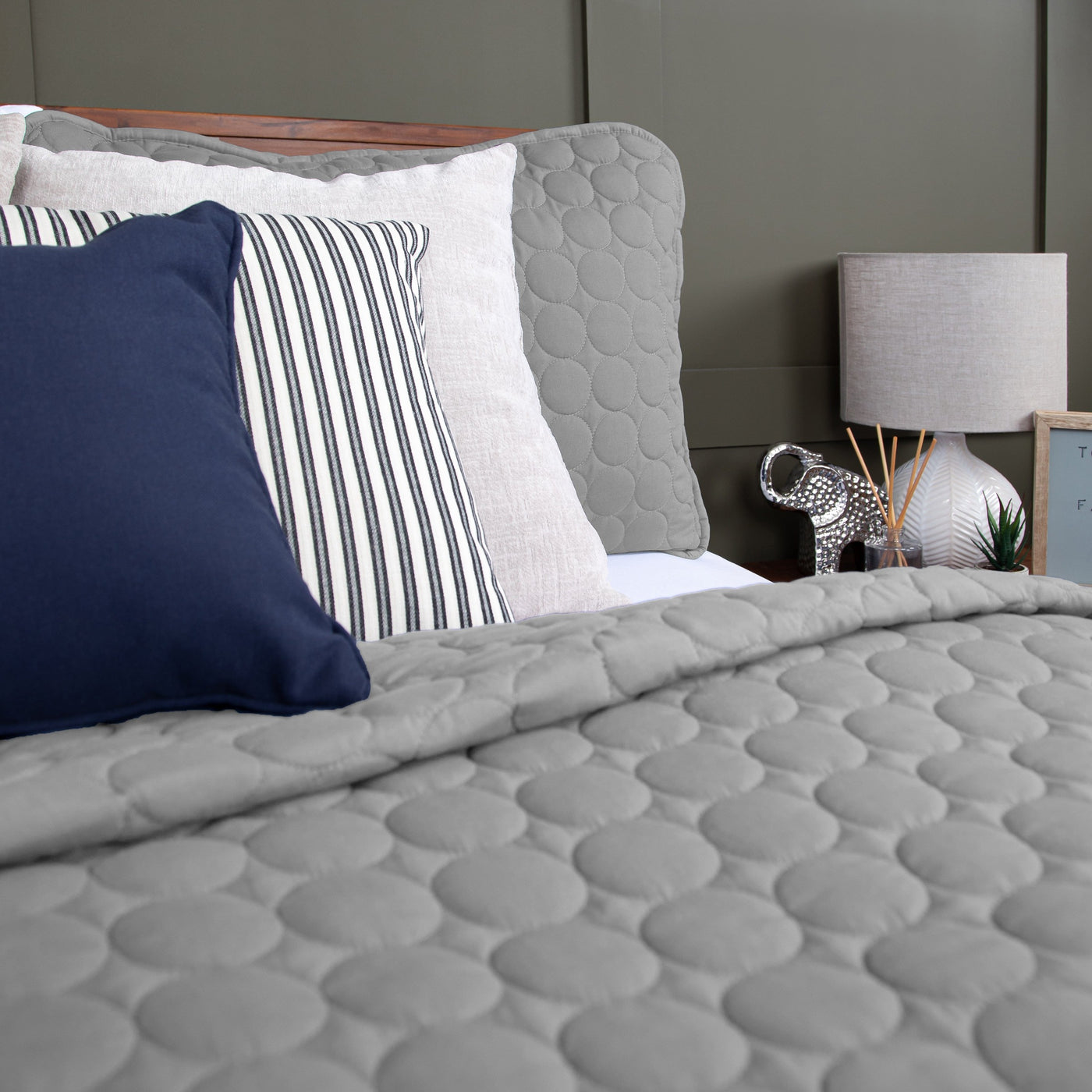 Details and Texture of Southshore Essentials Quilt Set in Harbor Mist#color_steel-grey
