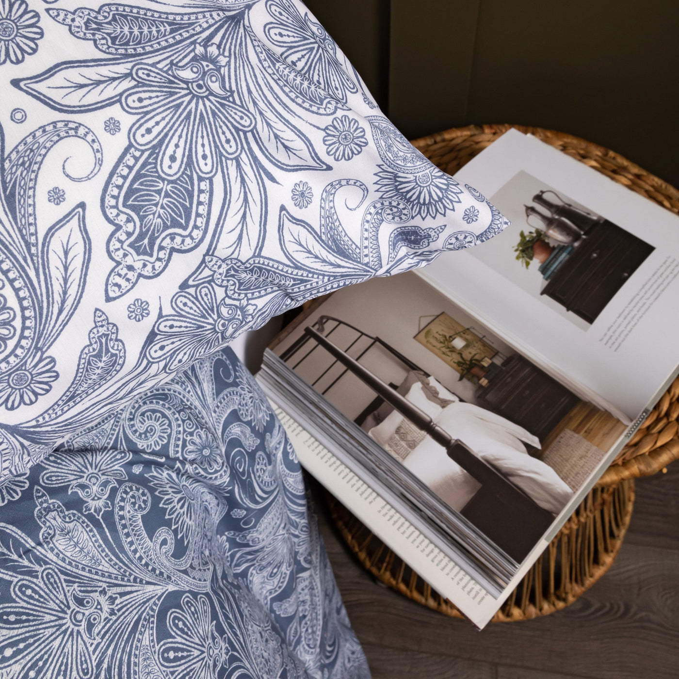 Details of Perfect Paisley Reversible Comforter Set in Blue#color_perfect-paisley-blue