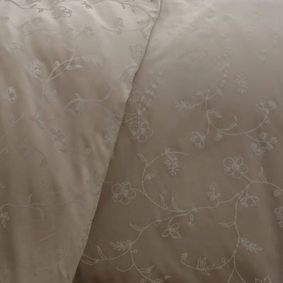 Details and Print Pattern of Sweetbrier Duvet Cover Set in Soft Sand with White Flowers#color_sweetbrier-soft-sand-with-white-flowers