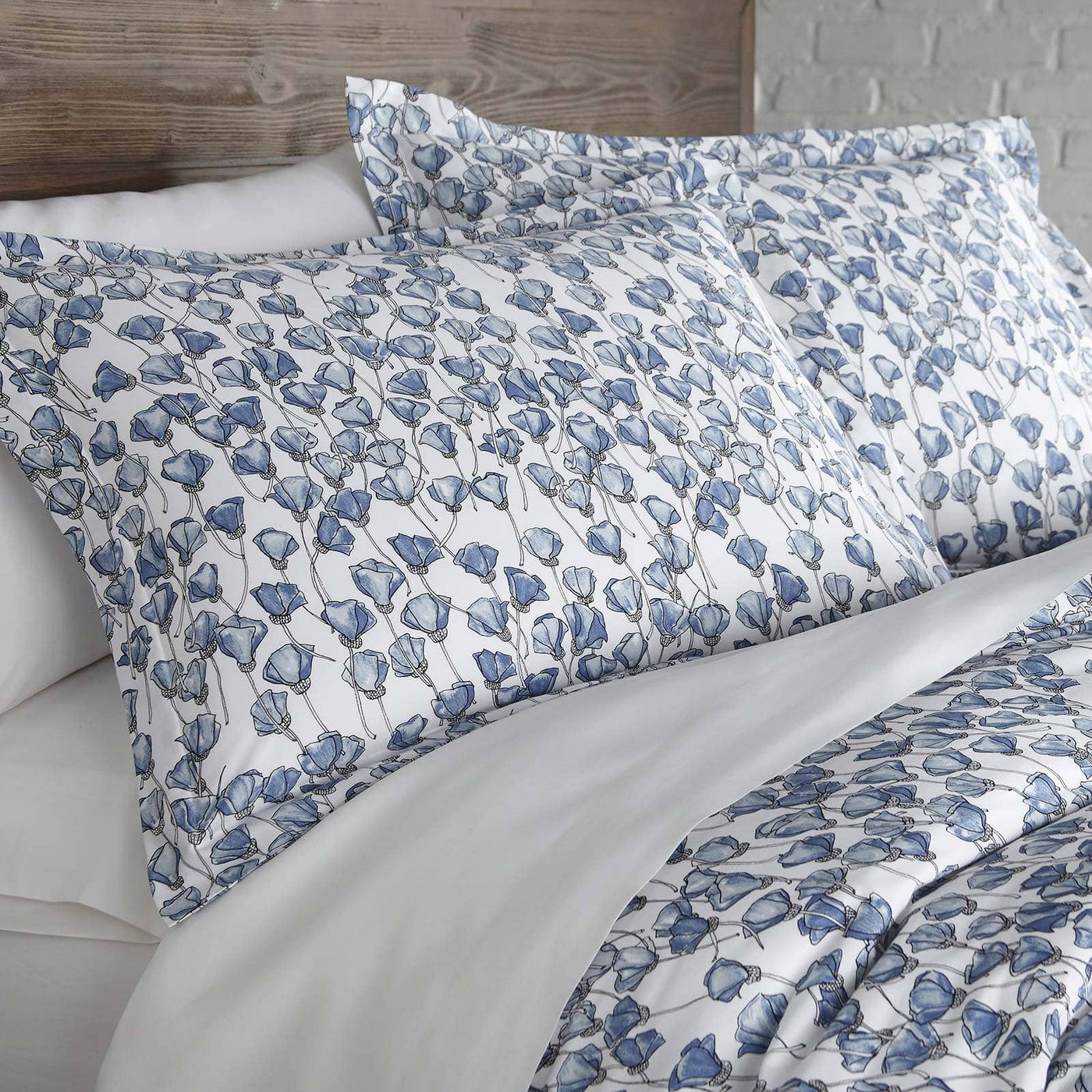 Forevermore Cotton Duvet Cover Set in Blue#color_forevermore-blue