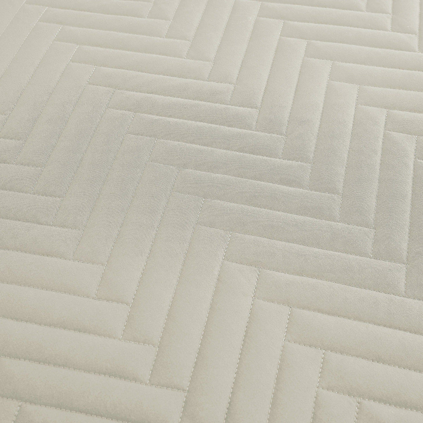 Details and Patterns of Chevron Oversized Quilt Set in Alabaster#color_chevron-alabaster