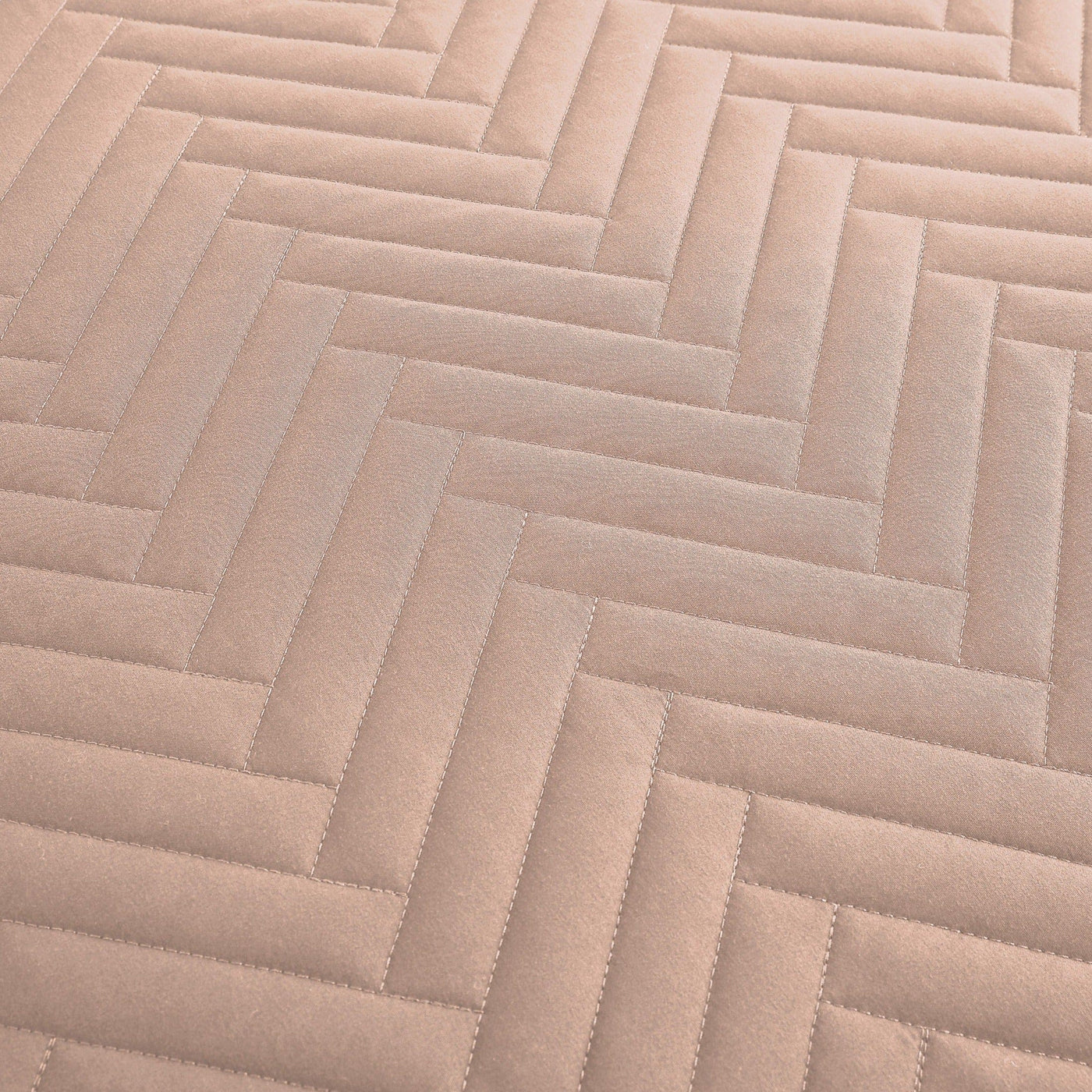 Details and Patterns of Chevron Oversized Quilt Set in Rose Dust#color_chevron-rose-dust