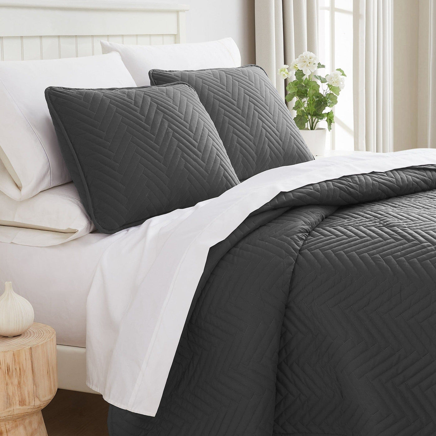 Side View of Chevron Oversized Quilt Set in Slate#color_chevron-slate