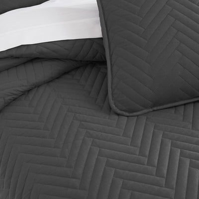 Details and Patterns of Chevron Oversized Quilt Set in Slate#color_chevron-slate