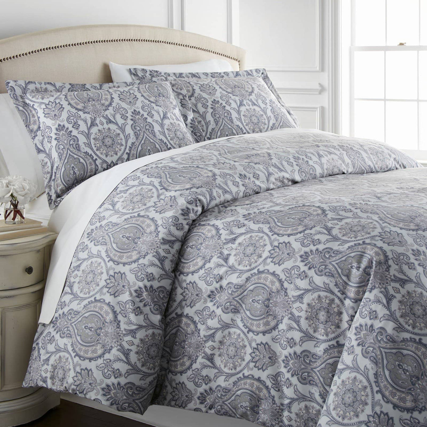 Boho Paisley Reversible Comforter Set in Grey#color_boho-paisley-grey