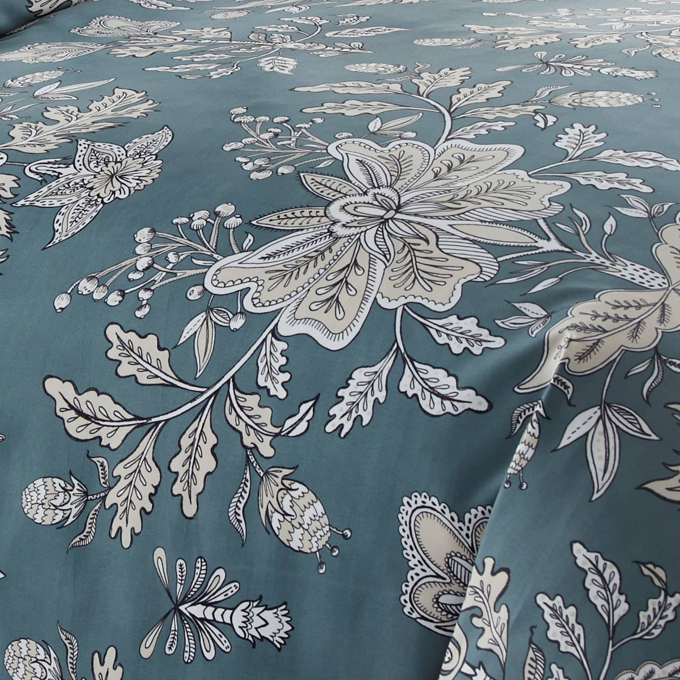 Details and Print Pattern of Vintage Garden Comforter Set in Smokey Blue#color_vintage-smokey-blue