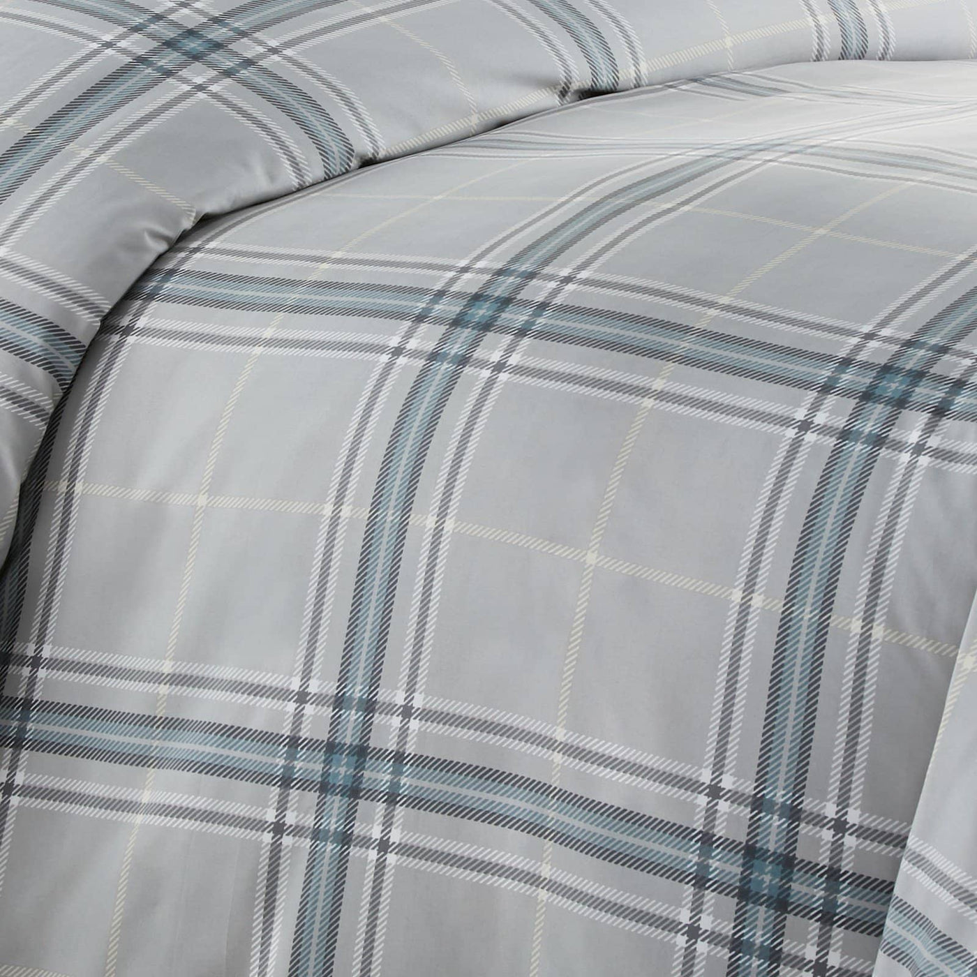 Details and Print Pattern of Vilano Plaid Duvet Cover Set in Grey#color_plaid-grey