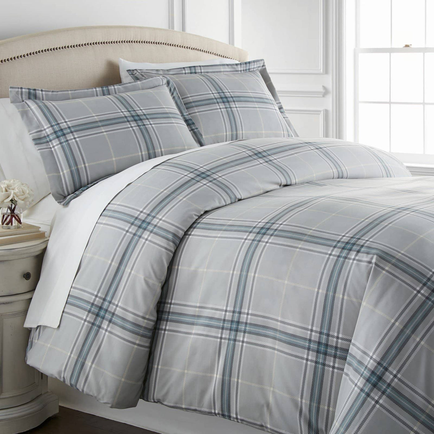 Side View of Vilano Plaid Duvet Cover Set in Grey#color_plaid-grey