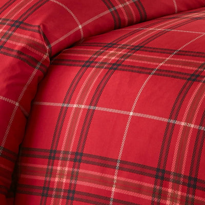 Details and Print Pattern of Vilano Plaid Comforter Set in Red#color_plaid-red