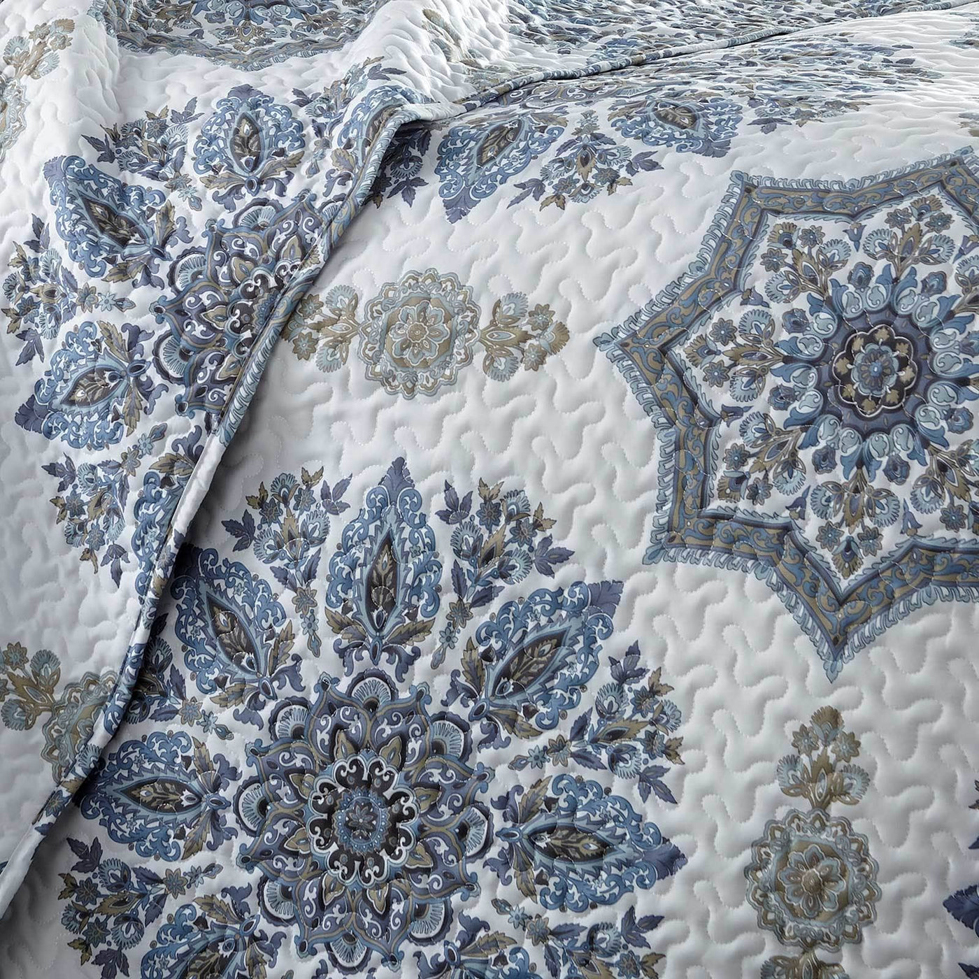 Infinity Reversible Quilt and Sham Set in Blue#color_infinity-blue