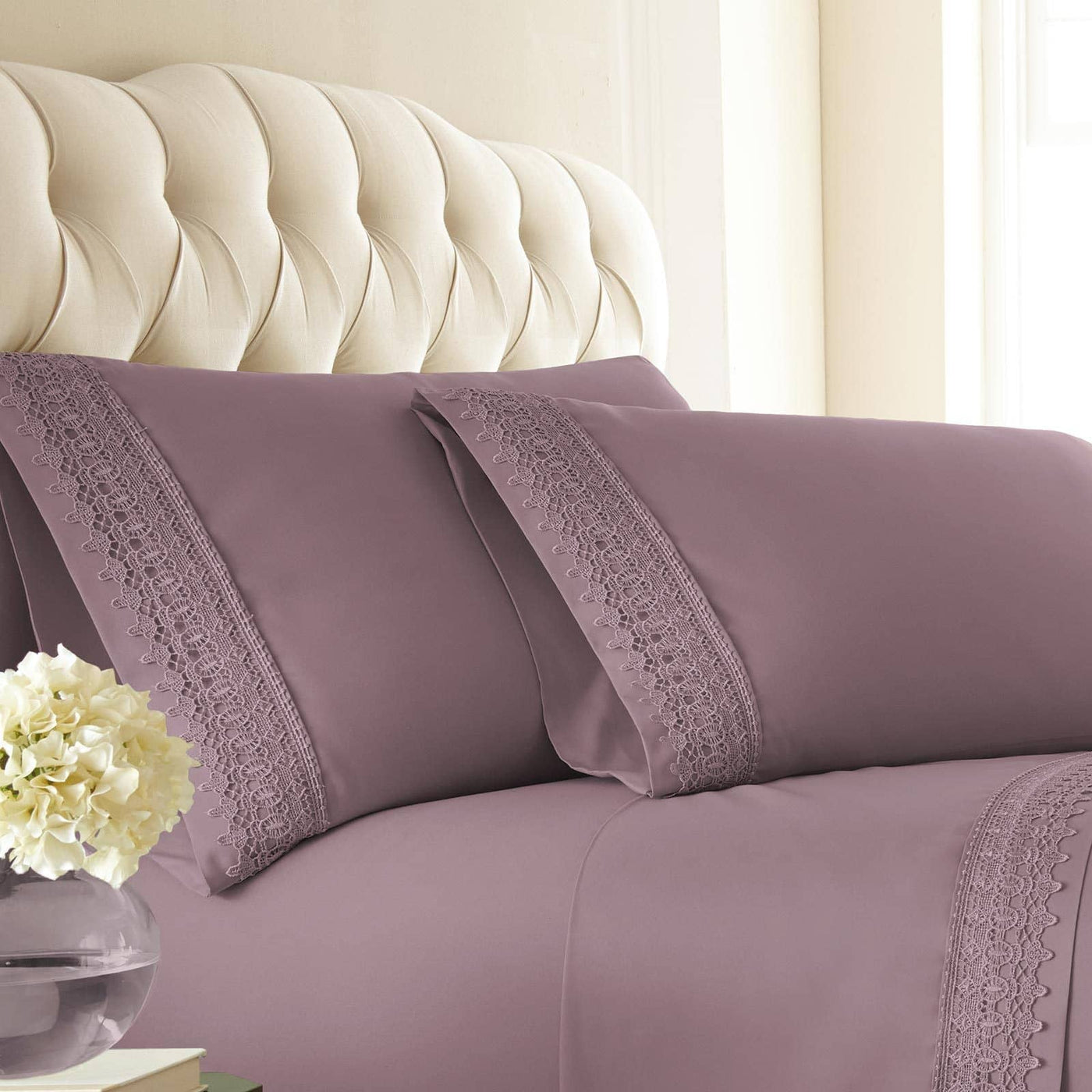 Close Up View of Vilano Lace Hem Pillow Case in Lavender#color_vilano-lavender