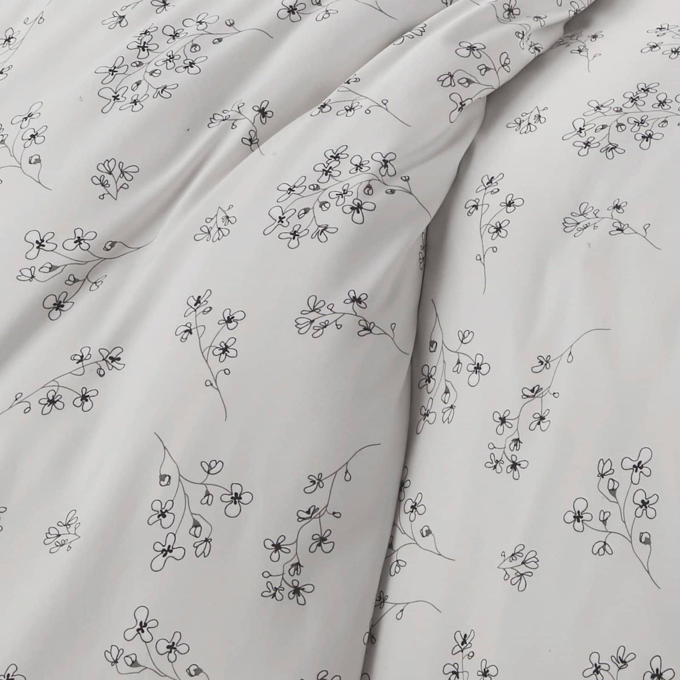 Details and Print Pattern of Sweet Florals Comforter Set in Grey#color_sweet-lunar-grey