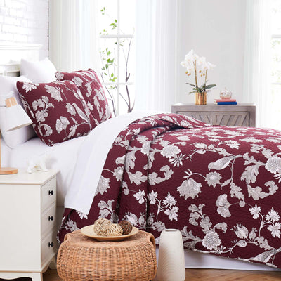 Early Spring Quilt Set in Red#color_early-spring-red